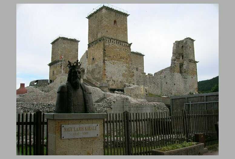 Diosgyor castle and King lLouis [A disgyri vr s Nagy Lajos szobra]